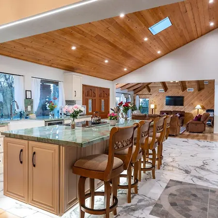 Sunset Retreat- Two Houses With Hot Tub, Firepit, Multiple Kitchens, Sleeps 20